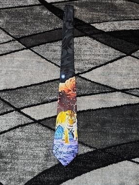 VINTAGE FRATELLO HAND MADE ENDANGERED BENGAL TIGER NOVELTY NECK-TIE